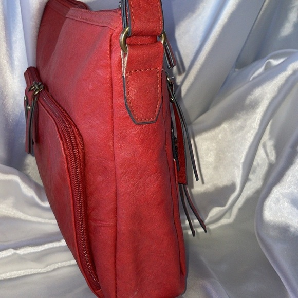 Bueno Multi Pocket Crossbody Red Pebbled Vegan Leather Brass Accents Adjustable - Picture 4 of 13